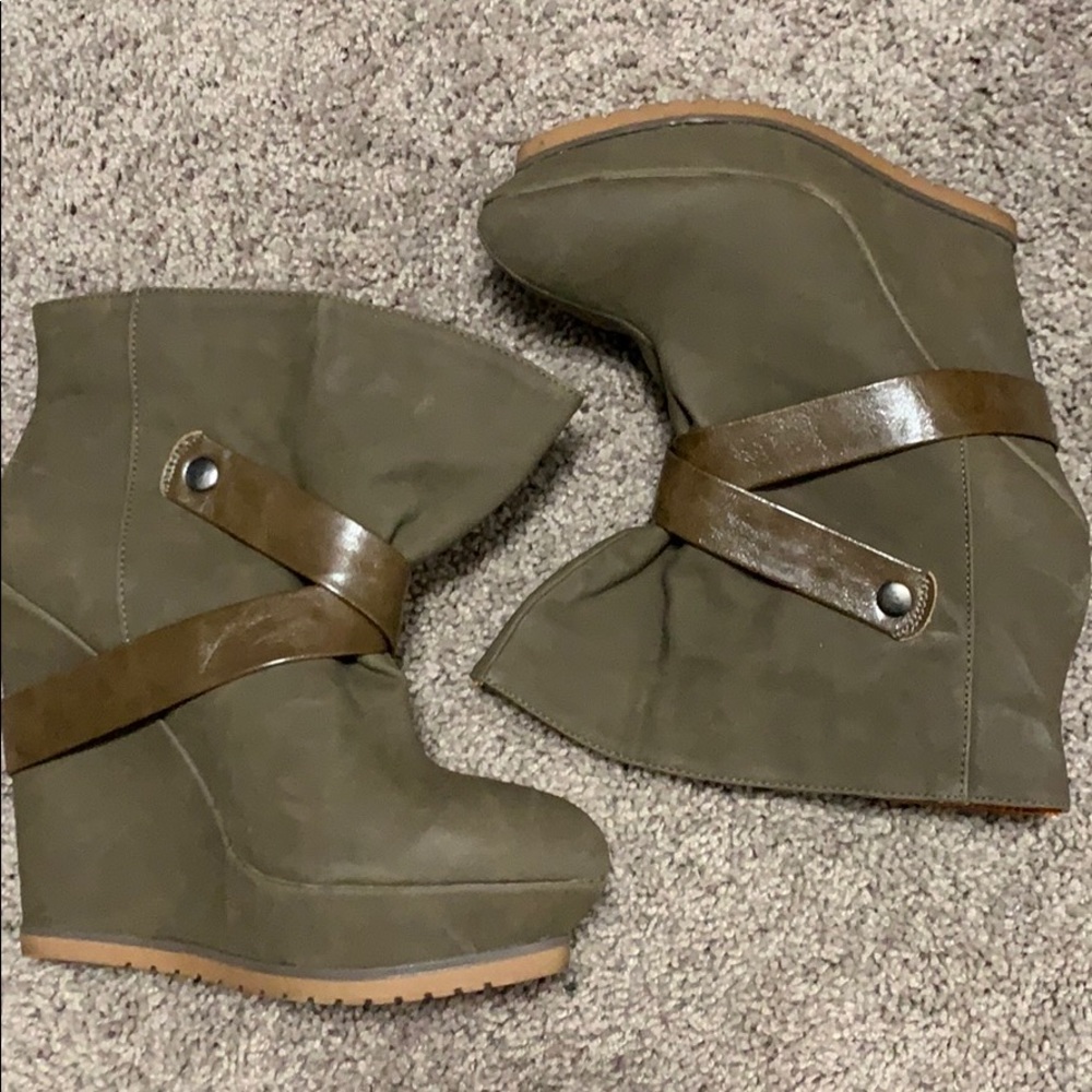 Qupid Wedge Bootie Size8 - image 1